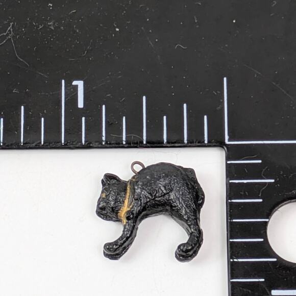 Vtg Japan Black Cat Charm Celluloid Halloween Collar Detail 0.75" Cracker Jack - Picture 2 of 4